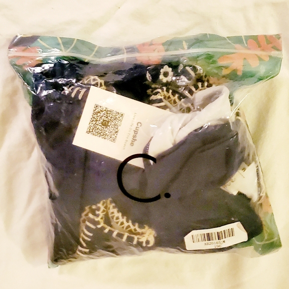 $SOLD$ Cupshe Bathing Suit 2 Pc Embroidered Bikini - Picture 7 of 7